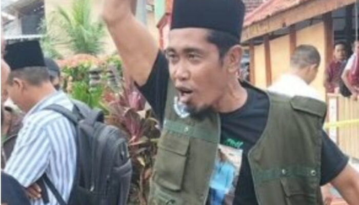 LSM Nyentrik Berambut Putih Sebut PT KEI “Gadis Cantik” Yang Jadi Rebutan
