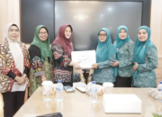 Apresiasi PAAR Asahan, Tim Penggerak PKK Sumatera Utara Serahkan Beberan Simulasi kepada PKK Asahan
