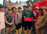 Gubernur Mahyeldi Tinjau Banjir Junjung Sirih, Serahkan Bantuan Rp68 Juta