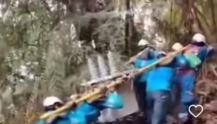 Bela-belain Panggul Trafo Untuk Listrik Hidup di Negeri Bencana Aceh