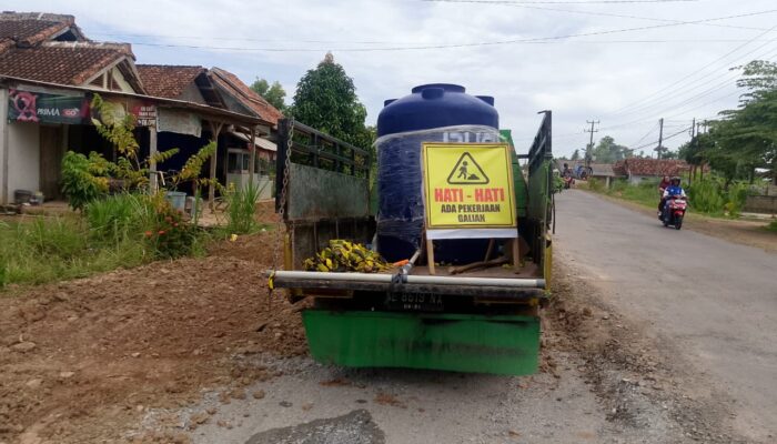 Diduga Gunakan BBM Subsidi, Proyek Pelebaran Jalan Milyaran Rupiah DPUPR Tubaba Terindikasi Salahi Kontrak