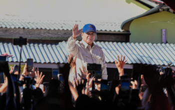 Presiden Prabowo Salurkan Bantuan Sembako untuk Seluruh Warga Terdampak di Bumi Kasang Permai