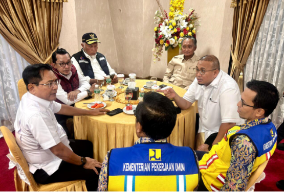 ndre Rosiade membahas krisis air Padang bersama Menteri PU