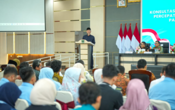 Gubernur Sumbar Mahyeldi membuka konsultasi publik rehabilitasi pascabencana Sumbar