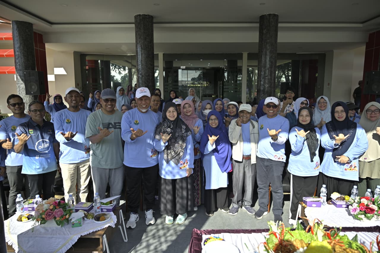 Gubernur Mahyeldi Ansharullah saat membuka peringatan Hari Gizi Nasional ke-66 di Padang