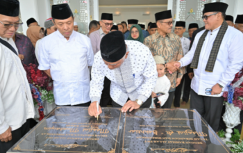 Gubernur Sumatera Barat Mahyeldi Ansharullah meresmikan Masjid Mustaqim di Nagari Limo Kaum Tanah Datar