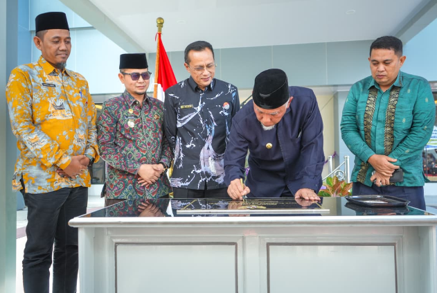 Gubernur Sumbar Mahyeldi meresmikan Poliklinik Eksekutif RSUD Achmad Muchtar Bukittinggi