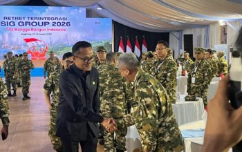 Di Kaki Gunung Tidar Dony Oskaria Beri Arahan untuk Petinggi Semen Indonesia