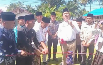 Baitul Mukminin Pesisir Selatan berdesain kapal di Kecamatan Sutera
