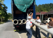 Perumda AM Padang Salurkan Air Bersih untuk Warga Terdampak Kekeringan