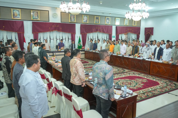 Gubernur Sumatera Barat Mahyeldi Ansharullah memimpin rakor R3P pascabencana di Auditorium Gubernuran