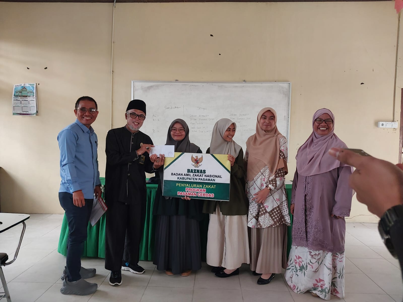 Penyerahan Beasiswa Baznas Pasaman untuk mahasiswa STAI-YDI Lubuk Sikaping