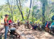 Warga Punggasan Timur gotong royong memperbaiki Jalan Lima Sundai Singgulang