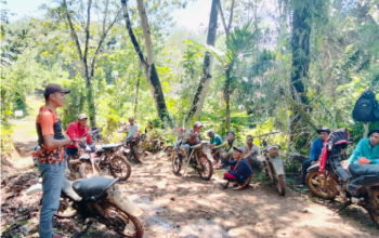Warga Punggasan Timur gotong royong memperbaiki Jalan Lima Sundai Singgulang