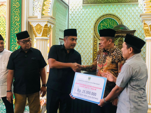 Bantuan Wagub Vasko diserahkan kepada Masjid Nurul Jannah di Payakumbuh