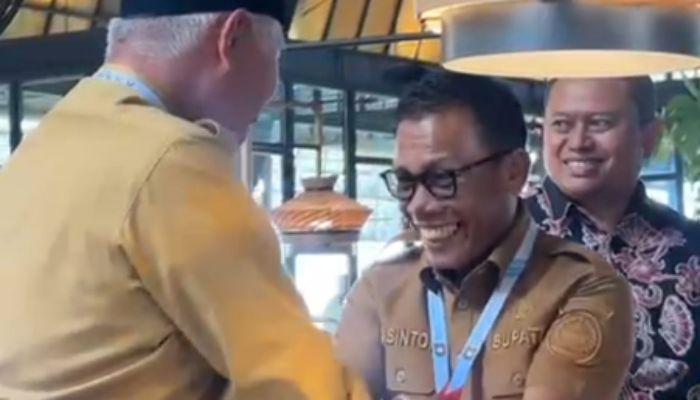 Bupati Tapteng Apresiasi Rendang Sumbar Saat Bencana