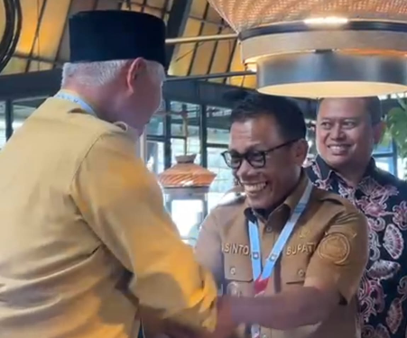 Bupati Tapanuli Tengah Masinton Pasaribu bertemu Gubernur Sumbar Mahyeldi di Rakornas Forkopimda Bogor