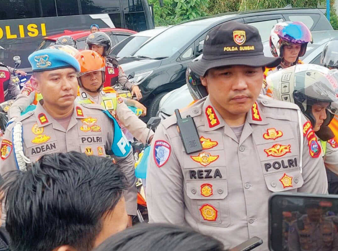 Petugas Ditlantas Polda Sumbar melaksanakan Operasi Keselamatan Singgalang 2026