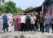 Foto bersama Pemkab Barut dan Kelompok Tani Bela Warga usai audiensi dengan PT AGU