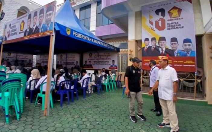 Gerindra Barito Utara membagikan LPG 3 Kg bersubsidi kepada warga Muara Teweh