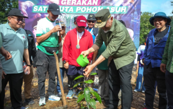 Gubernur Mahyeldi pada Deklarasi Bukit Karumuntiang di Padang