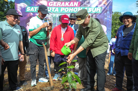 Gubernur Mahyeldi pada Deklarasi Bukit Karumuntiang di Padang