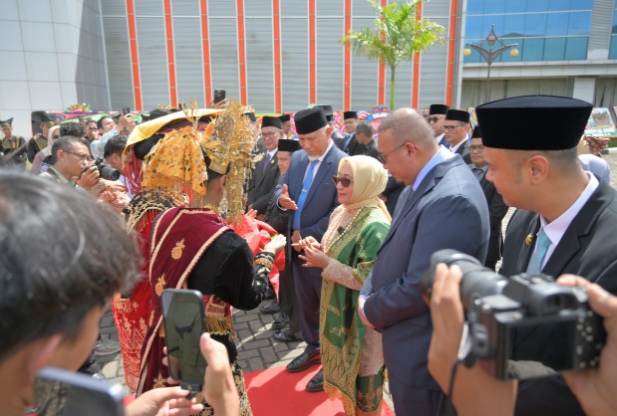 Gubernur Mahyeldi menghadiri Sidang Paripurna HUT ke-77 Kabupaten Sijunjung