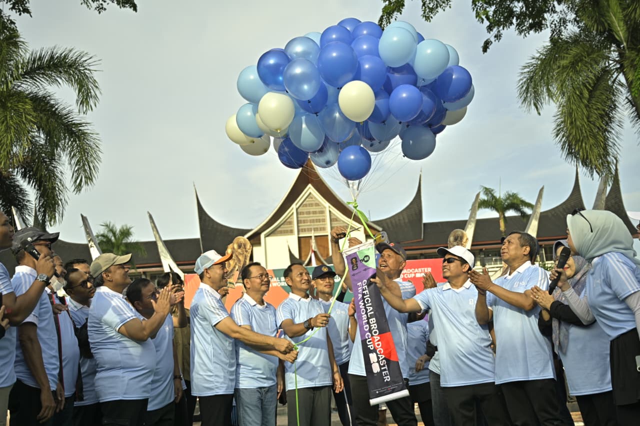 Gubernur Sumatera Barat Mahyeldi Ansharullah menghadiri kick-off penyiaran Piala Dunia 2026 oleh TVRI Sumbar di Padang