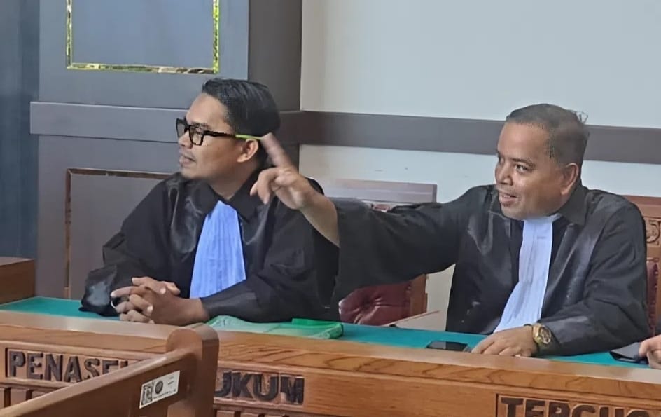 Nof Erika memberikan keterangan sebagai pendamping hukum terkait dugaan kebocoran inisial pelapor di Sungai Sirah