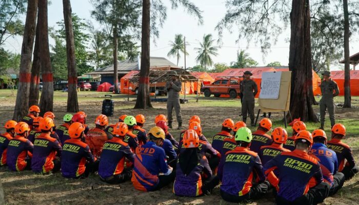 BPBD Balangan dan Batalyon C Brimob Polda Kalsel Tuntaskan Tahap II Pelatihan TRC di Pantai Batakan
