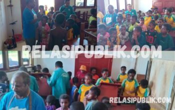 Ruang kelas sempit SD YPPK Fan Kahrio di Aifat Timur, Kabupaten Maybrat.