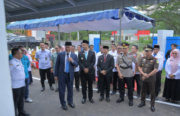 Gubernur Mahyeldi meresmikan Samsat Drive Thru Langsek Manih di Sijunjung
