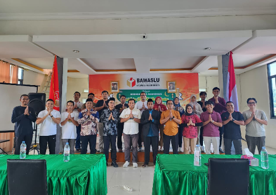 Kegiatan halalbihalal Bawaslu Pesisir Selatan bersama Imam Masjid Akbar Baiturahman Painan