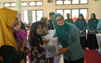 TP PKK Pusat menyalurkan bantuan bencana di Kabupaten Agam