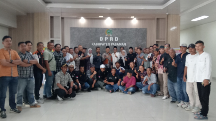 Rapat kerja gabungan DPRD Pasaman bersama organisasi pers PWI, HIPSI, PJID, dan HIPI.
