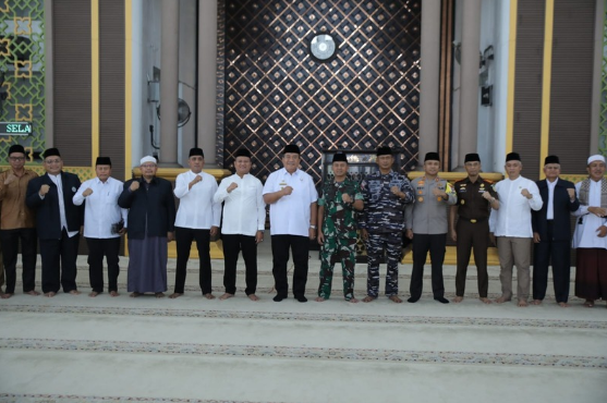 Bupati Asahan bersama Wakil Bupati dan Forkopimda mengikuti dzikir bersama di Masjid Agung H Achmad Bakrie Kisaran dalam rangka Hari Jadi ke-80 Kabupaten Asahan.