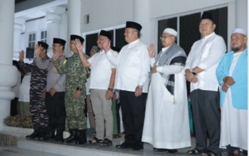 Bupati Asahan melepas pawai takbiran mobil hias di Kisaran