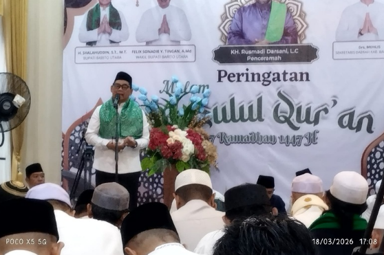 Bupati Barito Utara H Shalahuddin buka puasa bersama warga di rumah jabatan Muara Teweh