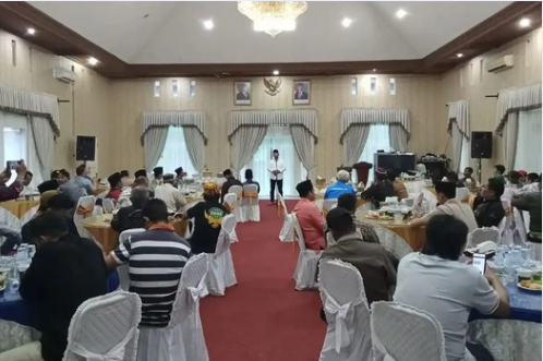 Bupati Pasaman Welly Suheri buka puasa bersama wartawan