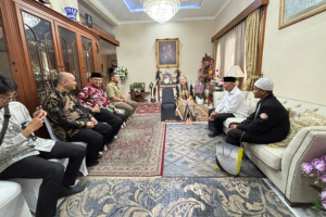 Mahyeldi takziah Try Sutrisno di Jakarta