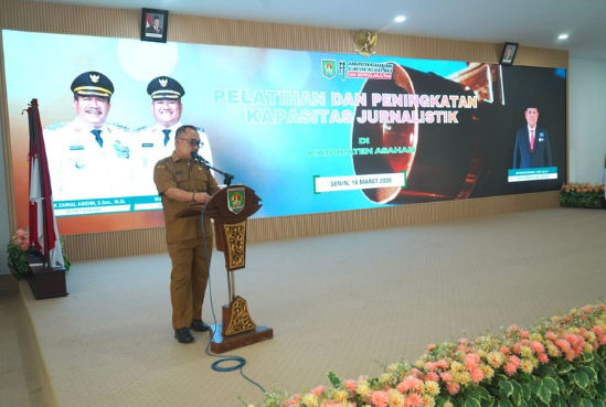 Sekretaris Diskominfo Asahan membuka pelatihan jurnalistik di Aula Melati
