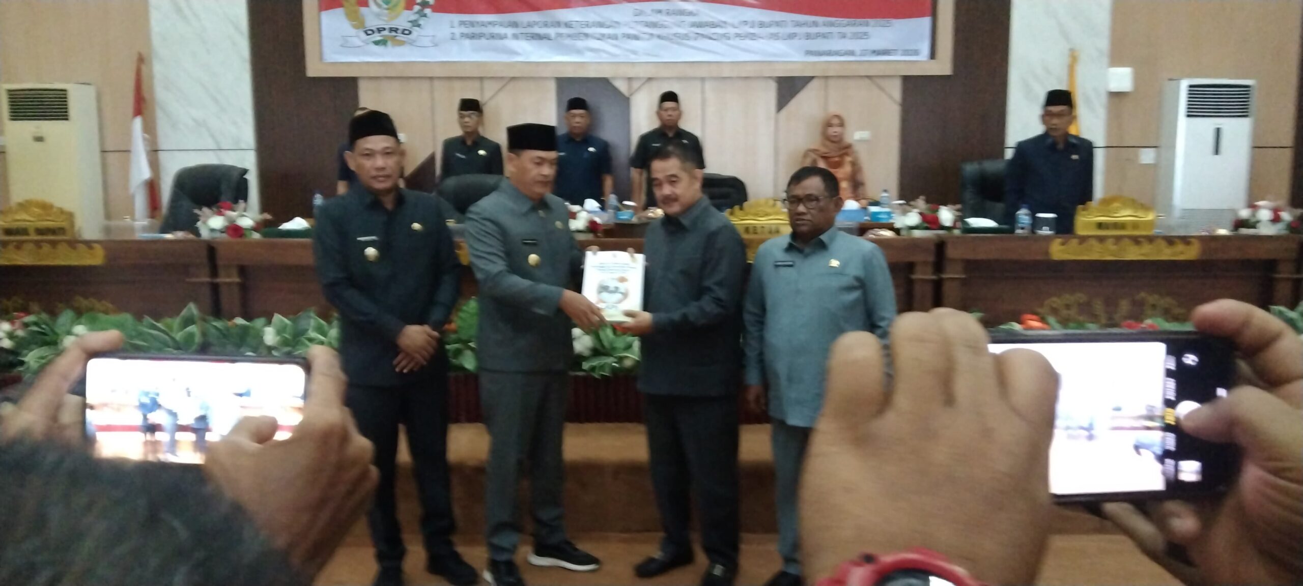 Rapat paripurna DPRD Tubaba penyampaian LKPJ Bupati Tahun Anggaran 2025