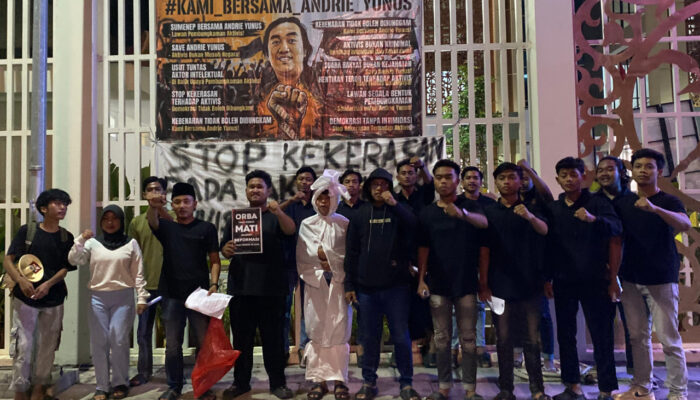 Ruang Demokrasi Makin Menyempit, Dear Jatim Gelar Mimbar di Depan Kantor DPRD Sumenep, Kecam Teror terhadap Aktivis