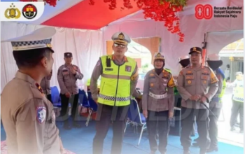 Kapolres Pasaman Barat meninjau Posyan Simpang Empat Operasi Ketupat Singgalang 2026