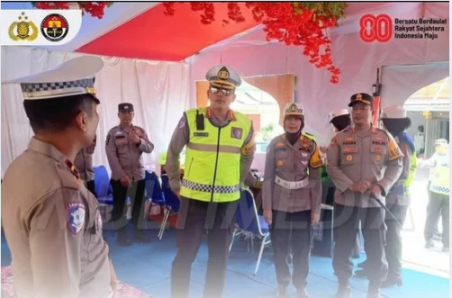 Kapolres Pasaman Barat meninjau Posyan Simpang Empat Operasi Ketupat Singgalang 2026