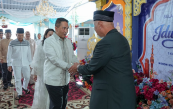 Mahyeldi silaturahmi Idul Fitri Sumbar bersama warga di Padang