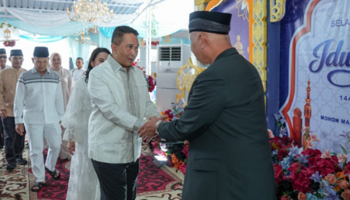 Silaturahmi Idul Fitri Sumbar, Mahyeldi Sambut Warga