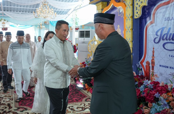 Mahyeldi silaturahmi Idul Fitri Sumbar bersama warga di Padang