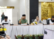 Gubernur Sumbar Mahyeldi memimpin rapat koordinasi di Dharmasraya