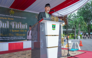 Mahyeldi Sholat Idul Fitri Sumbar di Padang bersama jamaah